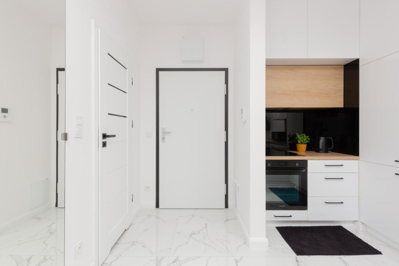 Warsaw Kotsisa Apartments With Parking By Noclegi Renters エクステリア 写真