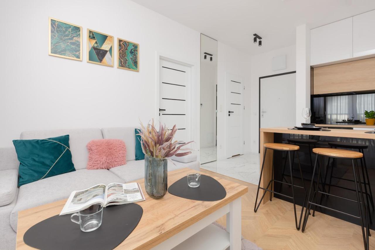 Warsaw Kotsisa Apartments With Parking By Noclegi Renters エクステリア 写真