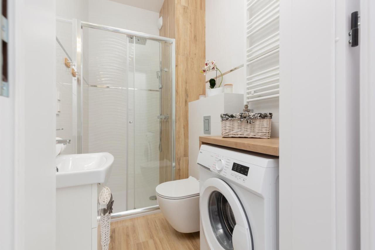 Warsaw Kotsisa Apartments With Parking By Noclegi Renters エクステリア 写真