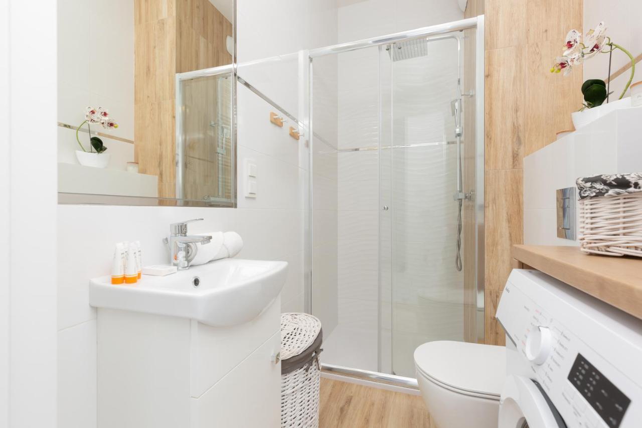 Warsaw Kotsisa Apartments With Parking By Noclegi Renters エクステリア 写真