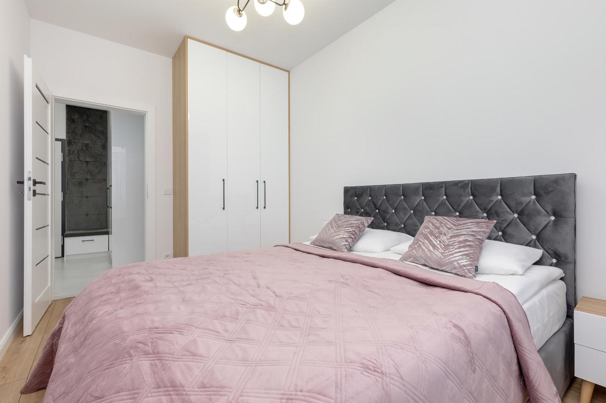 Warsaw Kotsisa Apartments With Parking By Noclegi Renters エクステリア 写真